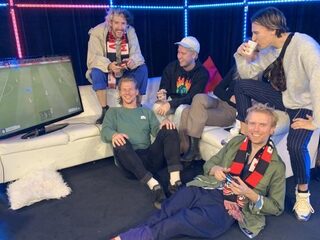 Ciao Lucifer en hun live potje voetbal op 3FM