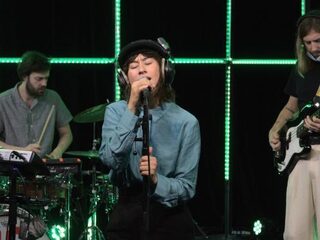 EUT speelt 'Party Time' in de 3FM Live Box