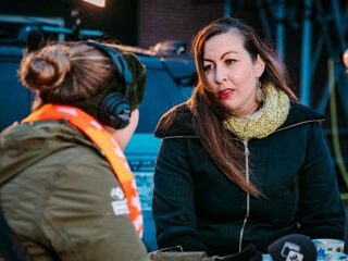 Lisa: "Er werd een mes op mijn keel gezet & mijn lingerie werd kapot gesneden"