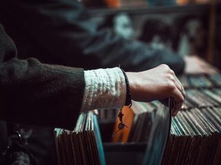 Dilemma: lang wachten op 1 goed album of liever meerdere per jaar?