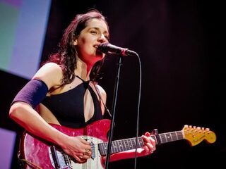 Eefje de Visser wint de Gouden Notekraker