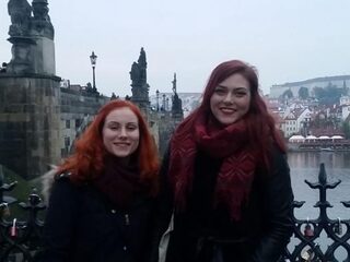 Na 6 jaar vriendschap zagen Sandra (21) en Astrid (21) elkaar voor het eerst