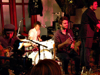 Thuiskamerconcert van Go Back To The Zoo