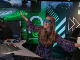 Wetenschappelijk bewezen: meezingen met de radio helpt tegen dipjes