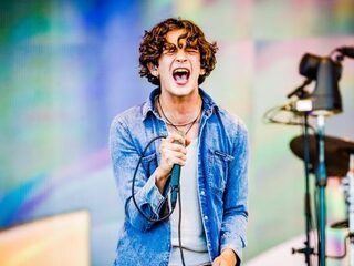 The 1975 dropt track met een belangrijke klimaatboodschap