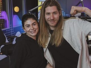 Roxeanne Hazes verklapt per ongeluk duet met haar vader tijdens Holland Zingt Hazes