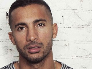 Willem doet 'Houten Pak' live in de 3FM Live Box