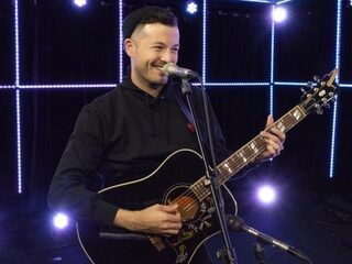 SYML speelt 'Wildfire' in de 3FM Live Box