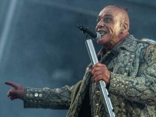 Rammstein ontkent coronabesmetting zanger Till Lindemann