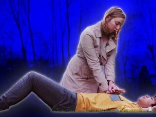 Elles kreeg een hartstilstand op haar 18de maar werd gered