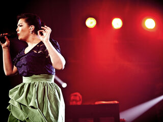 Caro Emerald treedt op tijdens 3FM Awards