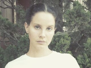 Goed nieuws: Lana del Rey is minder droevig dan ooit!