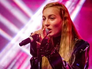 S10 ging als 12-jarig meisje niet door bij The Voice, nu pakt ze het podium