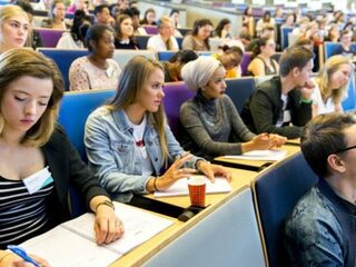 Onderzoek wijst uit: Stress door studieschuld!