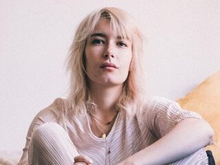 Meis stopt 'When The Party Is Over' van Billie Eilish in Nederlands jasje