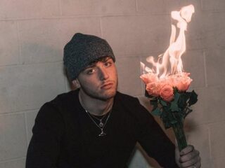 Amerikaanse Bazzi scoort vette hit met 'Mine'