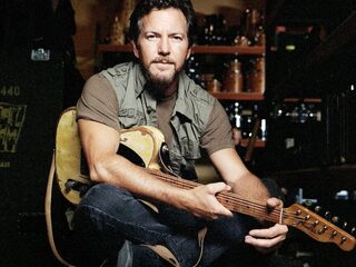 Eddie Vedder brengt cover John Lennons 'Imagine' uit