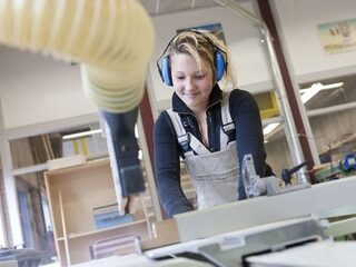 Niet pennen, maar hameren