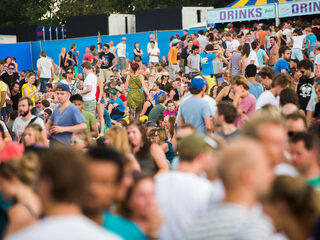 De groetjes vanaf het gras op Lowlands