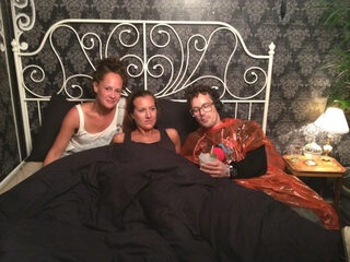 Paul met wildvreemde vrouwen in bed!?