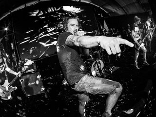 John Coffey covert Sugababes bij Giel