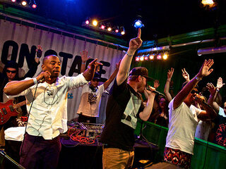 Great Minds breken de 3 On Stage container af