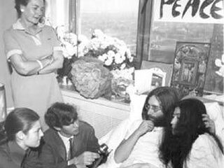 Lennon herdacht bij Giel