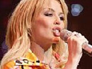 Minogue verkoopt in 2 minuten uit