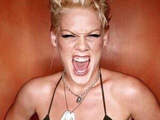 Pink in duet met Eminem op haar nieuwe album