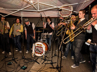 Broken Brass Ensemble, Klavan Gadjé en meer op Paaspop 2014