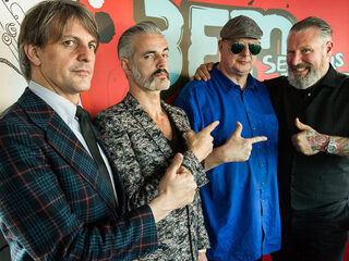Interview Triggerfinger live vanaf Paaspop