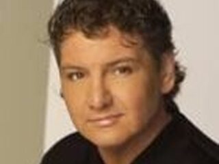 Rene Froger heeft 5 miljoen cd's verkocht.