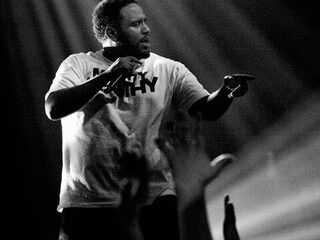 Willie Wartaal overnacht in het Glazen Huis