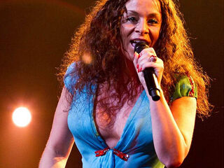 Trijntje en Leona live in het Glazen Huis