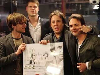 Marco Borsato doneert Triple Platina plaat