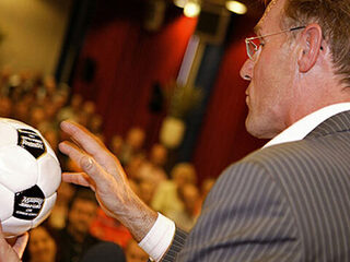 Hans van Breukelen brengt teamspirit in het huis