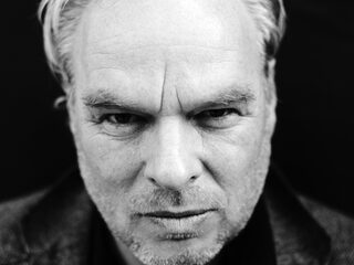 Bied op de dodelijke gedichten van Nico Dijkshoorn