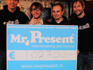 Mr. Present presenteert cheque van 102.700 euro