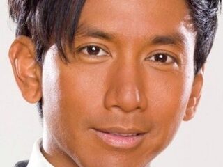 Wibi Soerjadi helpt Giel op de keytar tijdens #SR11