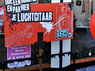 Pak hier je gratis luchtgitaar!