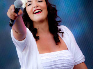 Caro Emerald haalt hoogste bieder naar Londen