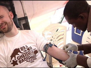 Rudy Mackay in Glazen Huis in Kenia