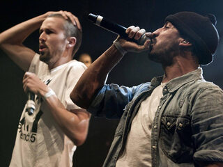 Download de remixes van 'Hey DJ' voor 3FM Serious Request