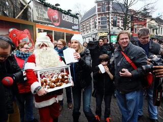 Lucille Werner en JP bakten olieballen op het plein