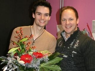 Domien zet de bloemetjes buiten in Boekelo