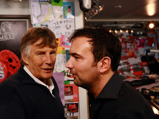 Martin Gaus biedt een bijzonder beeld aan