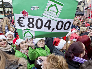 De cheques van de finaledag op een rij