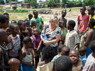 Het poepveld, Serafine en voorlichting