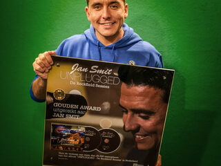 Jan Smit ontvangt Gouden Plaat in Glazen Huis