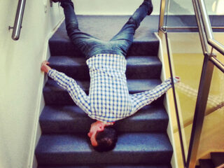 Bart Arens beklimt een toren van 26 verdiepingen hoog